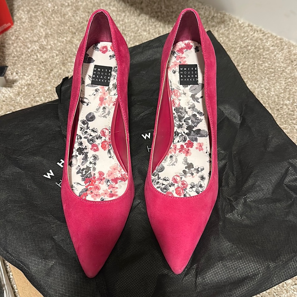 Whit House Black Market heel. Sz 7.5